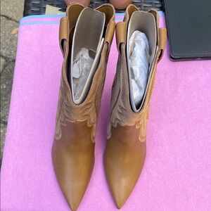 NWOT Ninewest Alama bootsTan Leather Ankle Boots